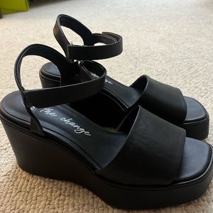 Size 9– Black Gianni Bini Platform Wedge heels